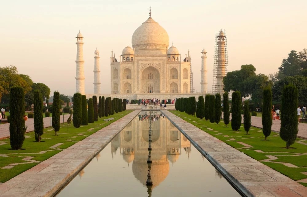 Lucky Restaurant & Guest House at Taj Mahal