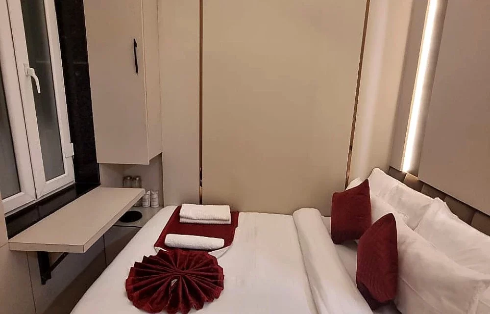 Lucky Restaurant & Guest House Budget Single Room Image
